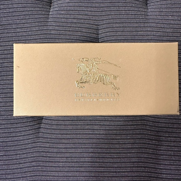 Burberry sunglasses in black - Picture 4 of 5